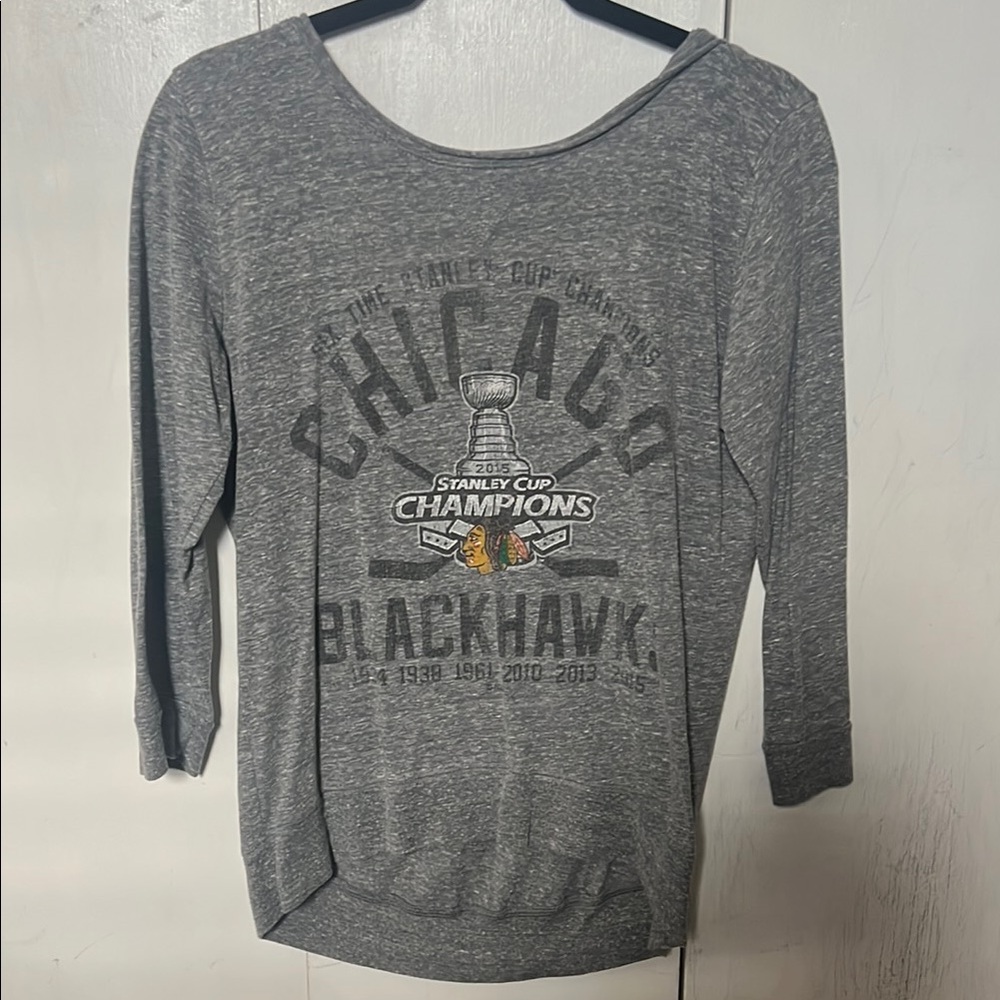🏒 Chicago Blackhawks Gray Long Sleeve Tee Relaxed Fit